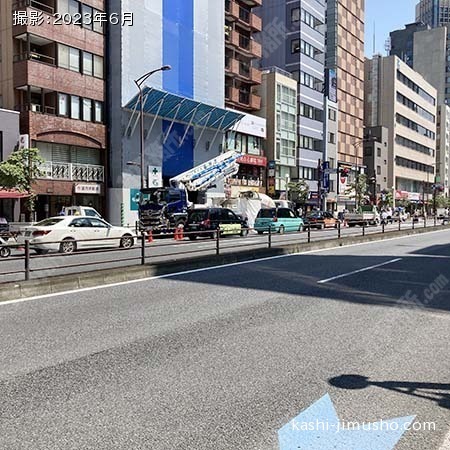 前面道路(桜田通り)