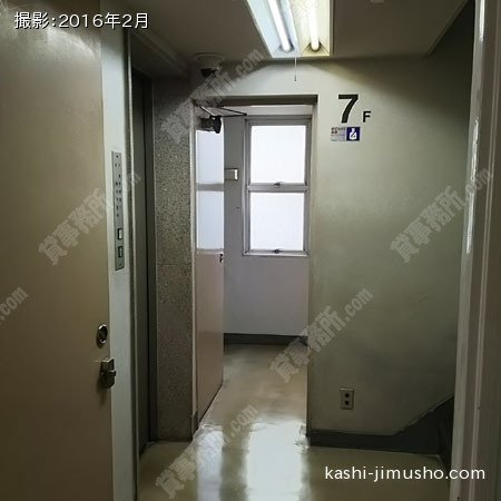 貸室階エレベーターホール