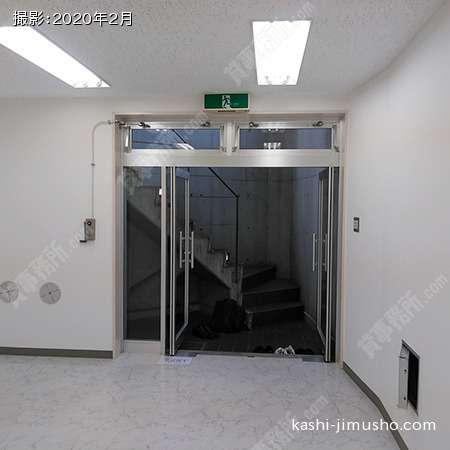 貸室入口（地下1階）