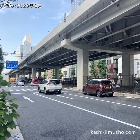 前面道路(昭和通り)