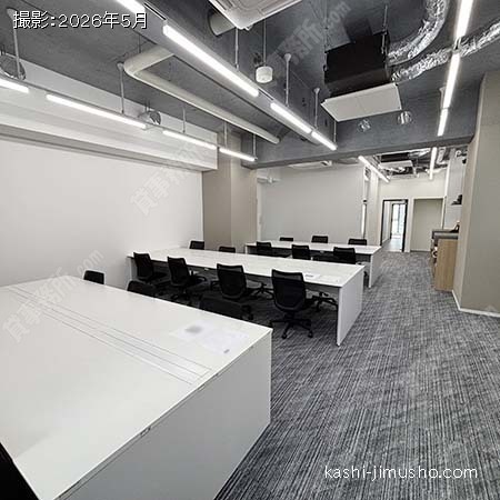 貸室内(3階)※執務室の什器は付きません。参考レイアウトです。 貸室内(3階)※執務室の什器は付きません。参考レイアウトです。