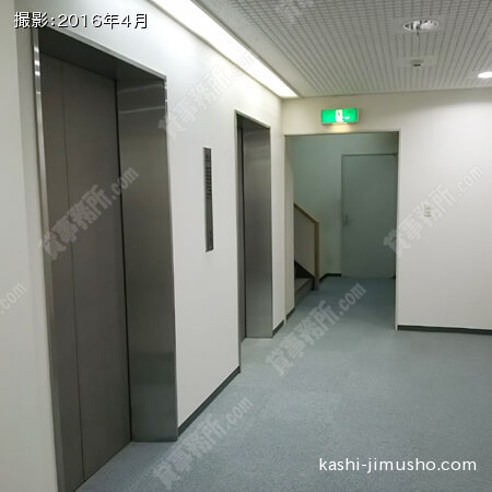 貸室階エレベーターホール