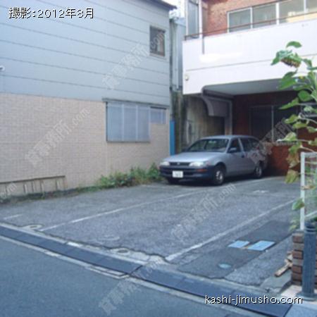  敷地内の駐車スペース