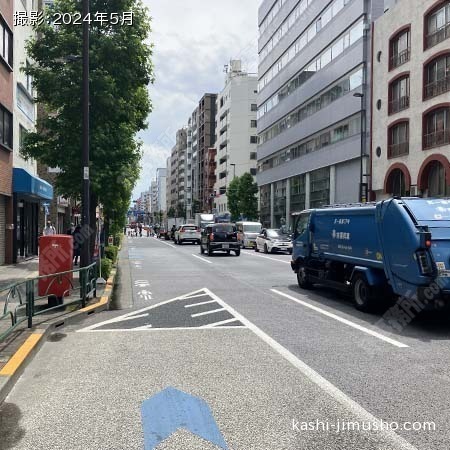 前面道路(春日通り)