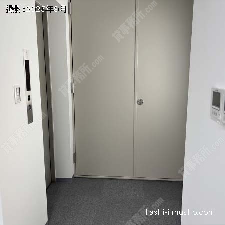 貸室階エレベーターホール