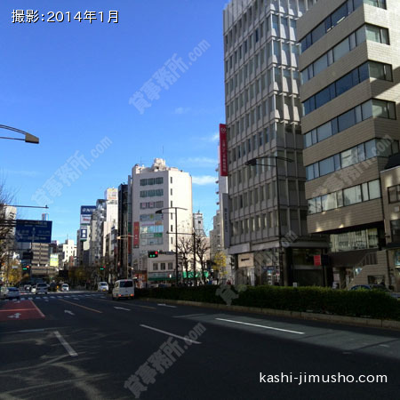 前面道路（靖国通り）