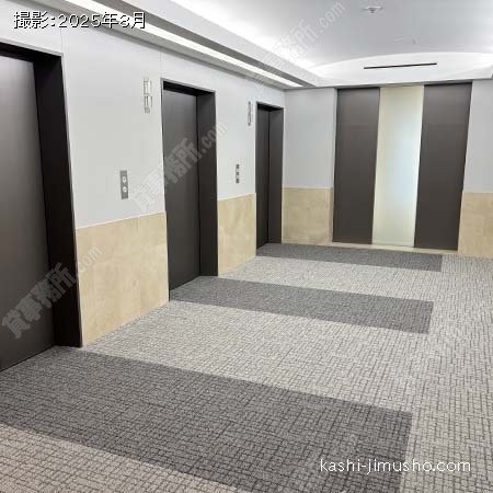 貸室階エレベーターホール