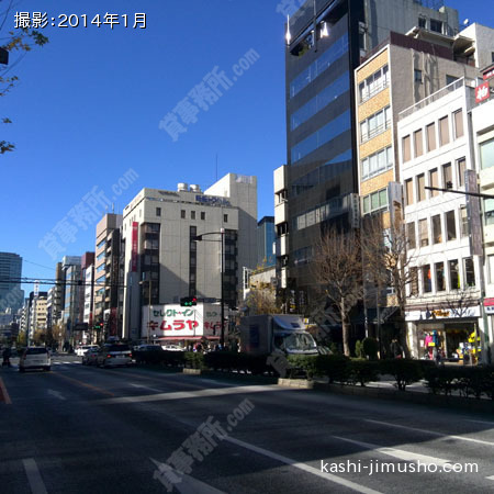 前面道路（靖国通り）