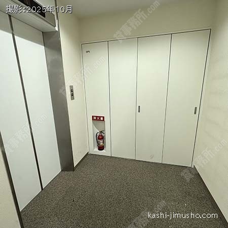 貸室階エレベーターホール