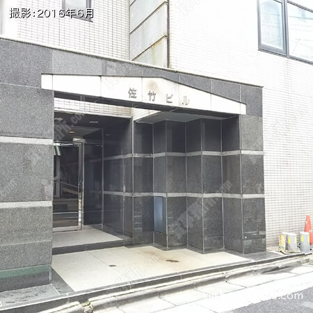 ビル前
