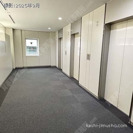貸室階エレベーターホール