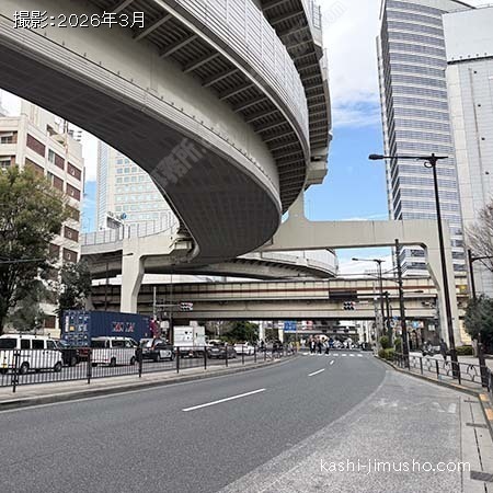 前面道路(山手通り) 前面道路(山手通り)