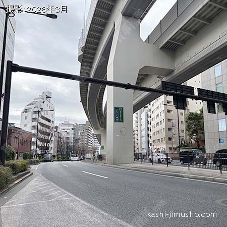 前面道路(山手通り) 前面道路(山手通り)
