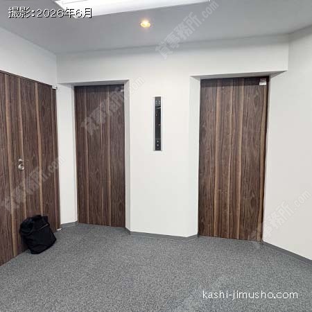 貸室階エレベーターホール