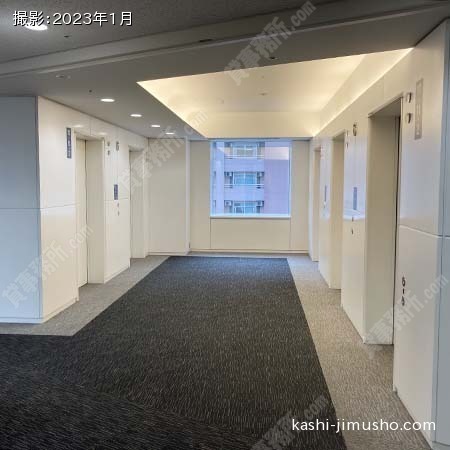 貸室階エレベーターホール