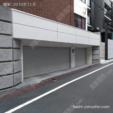 駐車場前面