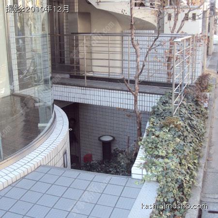地下への直接階段 