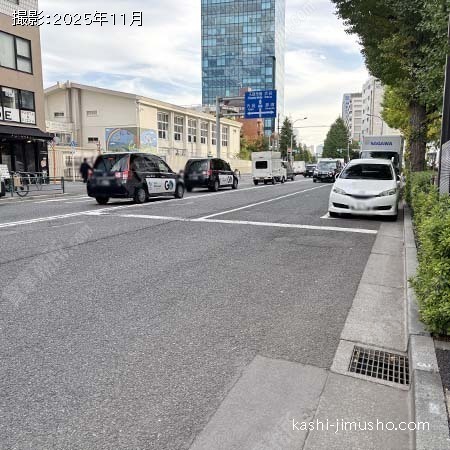 前面道路(明治通り) 前面道路(明治通り)