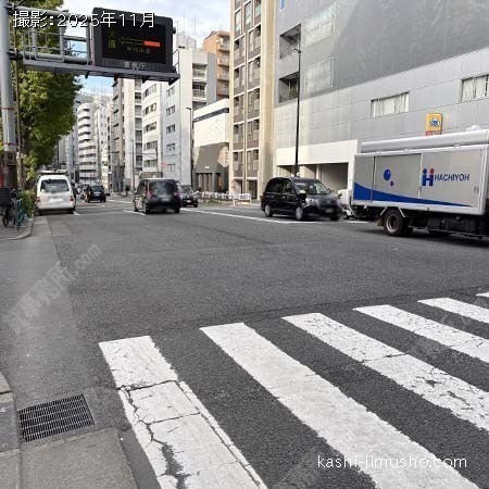 前面道路(明治通り) 前面道路(明治通り)