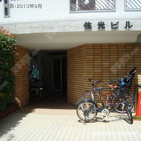 １Fエントランス前