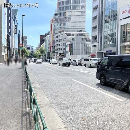 前面道路(明治通り)