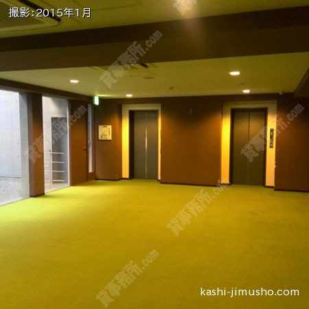 エレベーター前