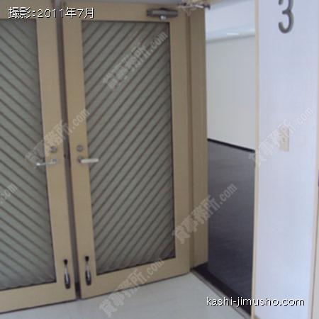 貸室入口 