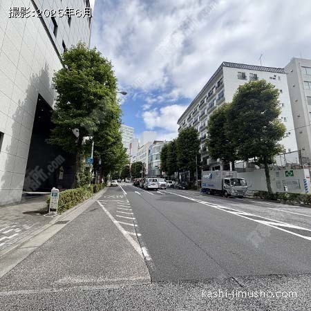 前面道路(外苑西通り)
