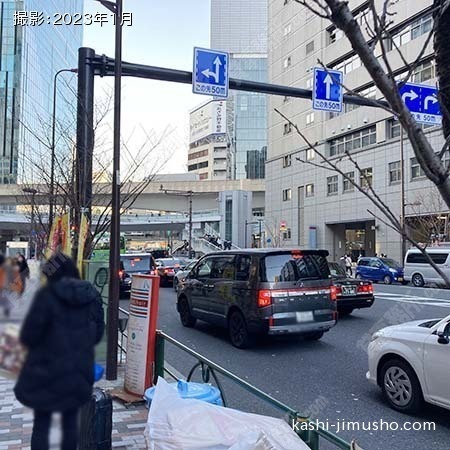 前面道路(明治通り)