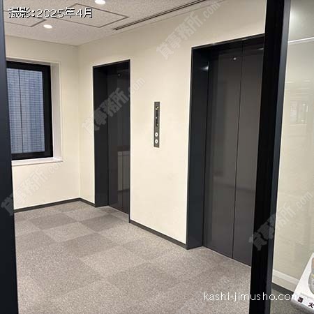 貸室階エレベーターホール