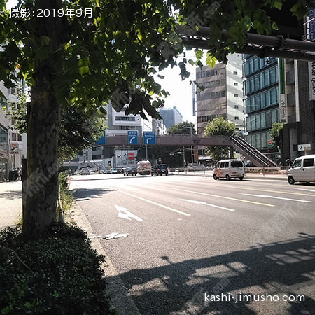 前面道路(青山通り)