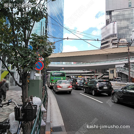 前面道路(明治通り)