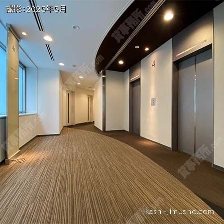 貸室階エレベーターホール