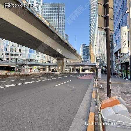 前面道路(青山通り)