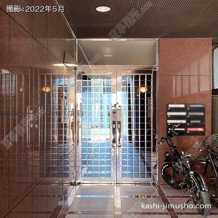 ビル入口前面 ビル入口前面
