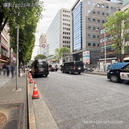 前面道路(明治通り)