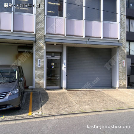 ビル裏通用口