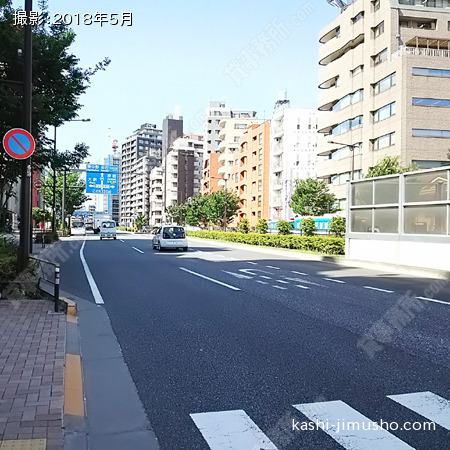 前面道路(山手通り)