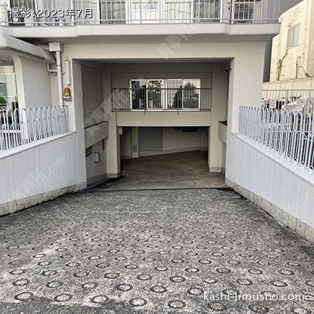 駐車場入口 駐車場入口