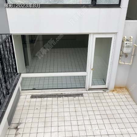 貸室入口(B1階)