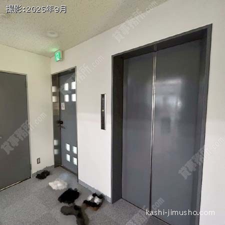 貸室階エレベーターホール
