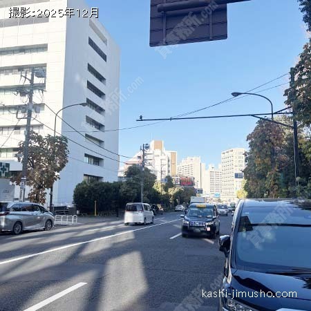 前面道路(外苑西通り) 前面道路(外苑西通り)