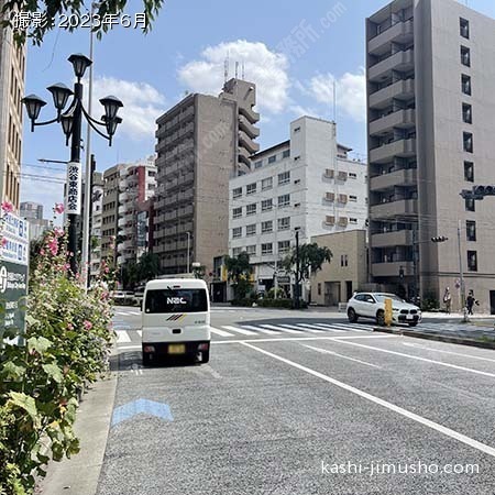 前面道路(明治通り)