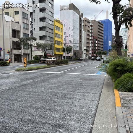 前面道路(明治通り）