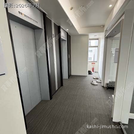 貸室階エレベーターホール