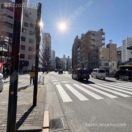 前面道路(明治通り)