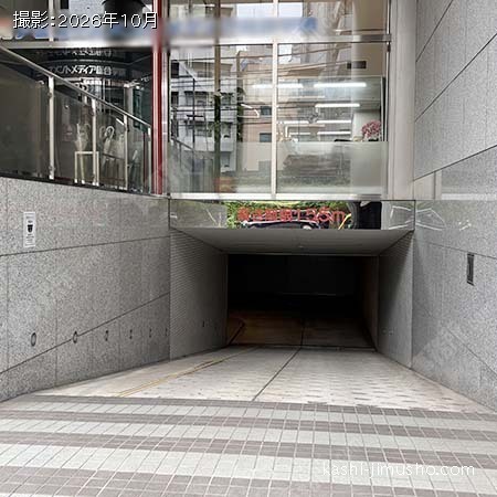 駐車場入口 駐車場入口