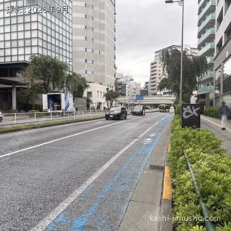 前面道路(明治通り）