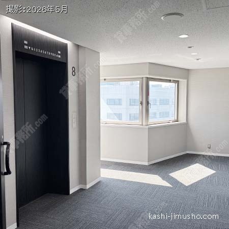 貸室階エレベーターホール
