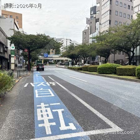 前面道路(明治通り)